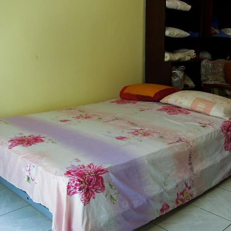 Birbili Youth Guest House Афины Экстерьер фото