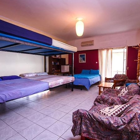 Birbili Youth Guest House Афины Экстерьер фото