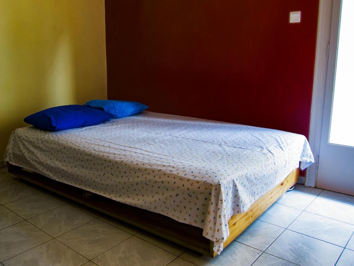 Birbili Youth Guest House Афины Экстерьер фото