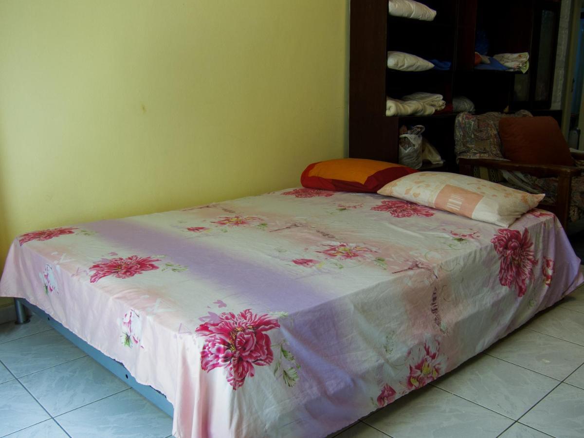 Birbili Youth Guest House Афины Экстерьер фото