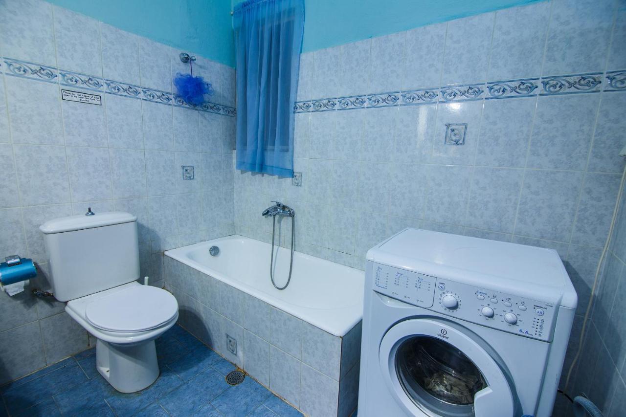 Birbili Youth Guest House Афины Экстерьер фото