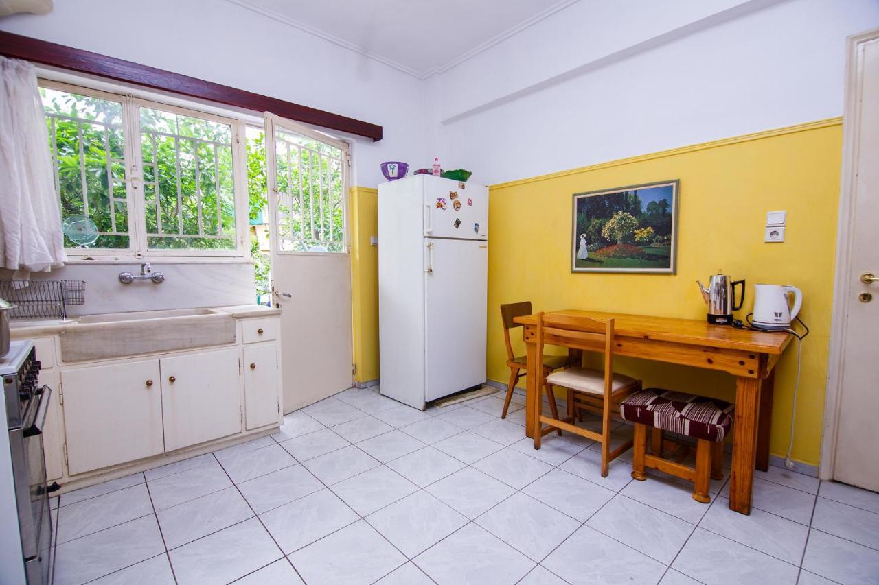 Birbili Youth Guest House Афины Экстерьер фото